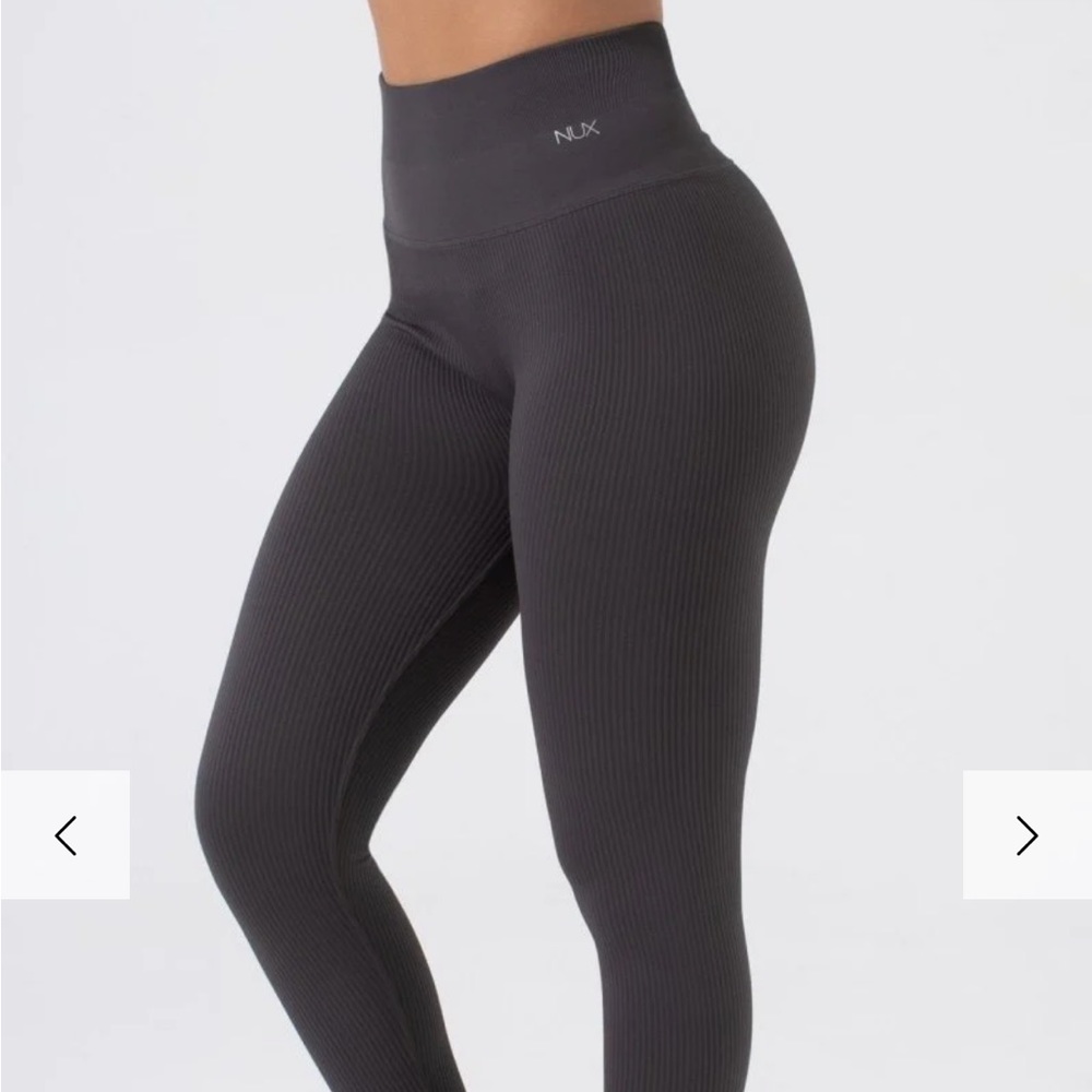 NUX “for the frill” 7/8” black leggings